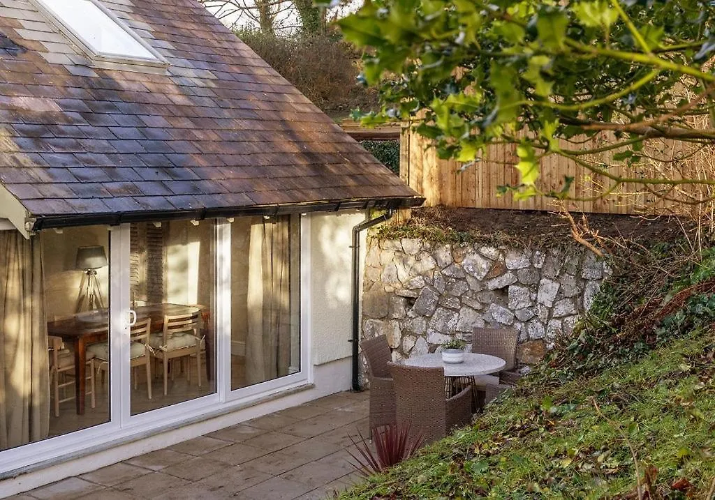Elegant Cottage With Garden In Gower Bishopston
