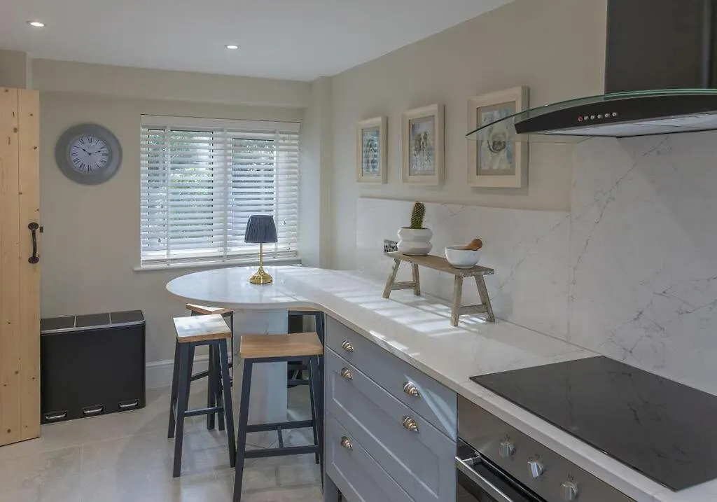 Elegant Cottage With Garden In Gower Bishopston 0*,  United Kingdom