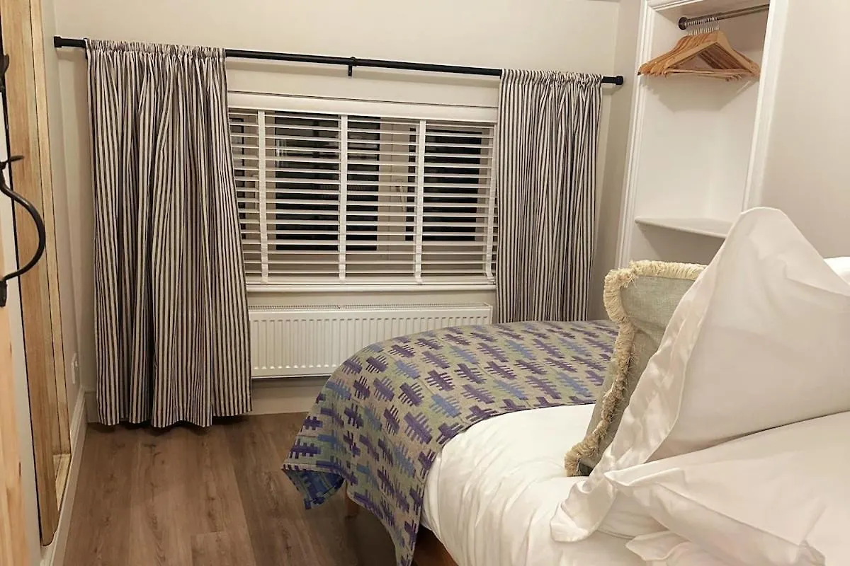 Elegant Cottage With Garden In Gower Bishopston United Kingdom