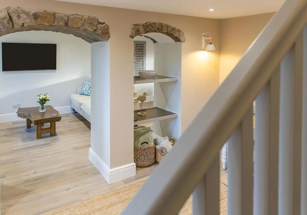 Elegant Cottage With Garden In Gower Bishopston