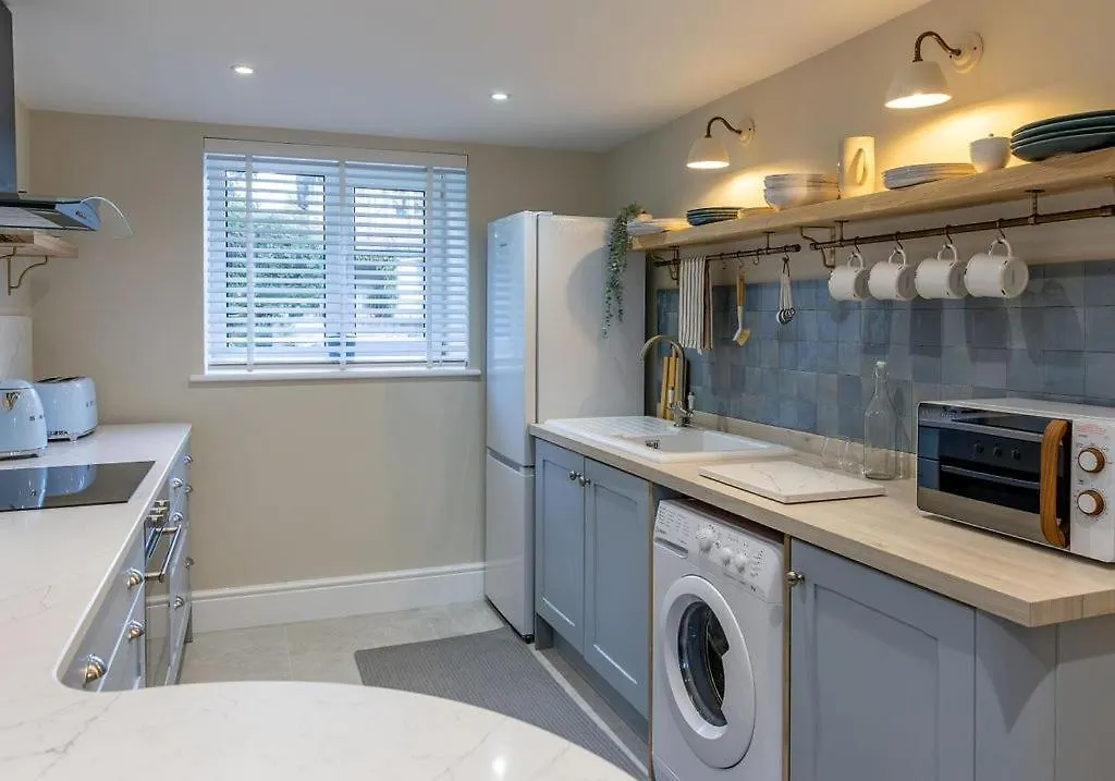 Elegant Cottage With Garden In Gower Bishopston United Kingdom