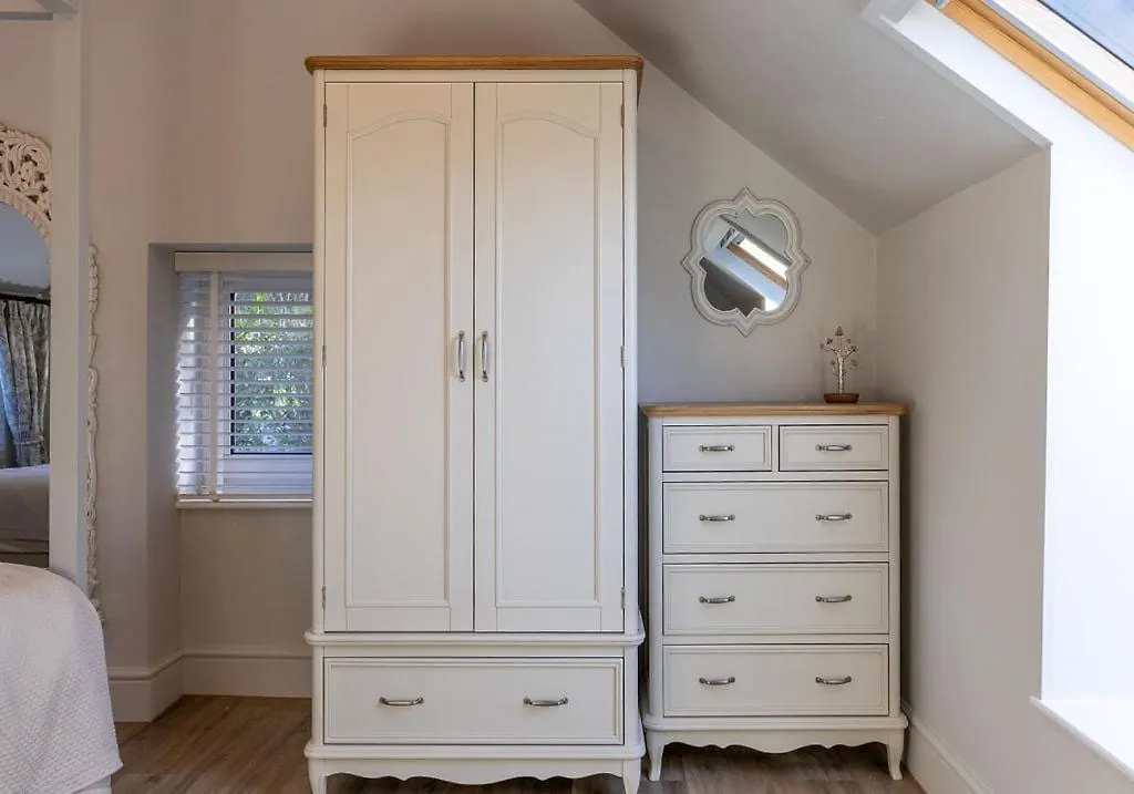 Elegant Cottage With Garden In Gower Bishopston Holiday home