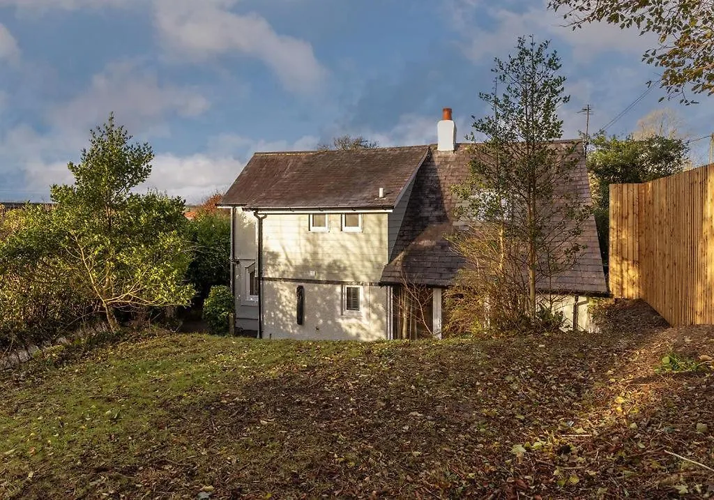 Elegant Cottage With Garden In Gower Bishopston