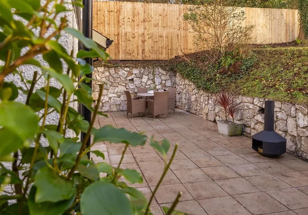 Elegant Cottage With Garden In Gower Bishopston