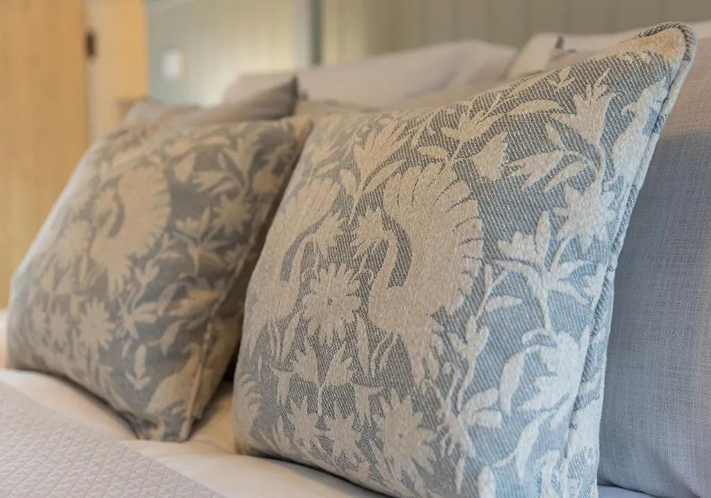 Elegant Cottage With Garden In Gower Bishopston Holiday home