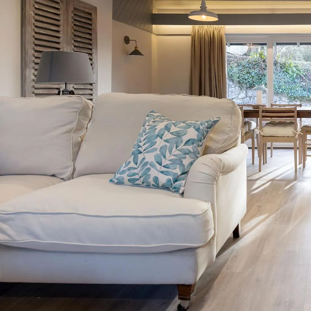 Elegant Cottage With Garden In Gower Bishopston United Kingdom