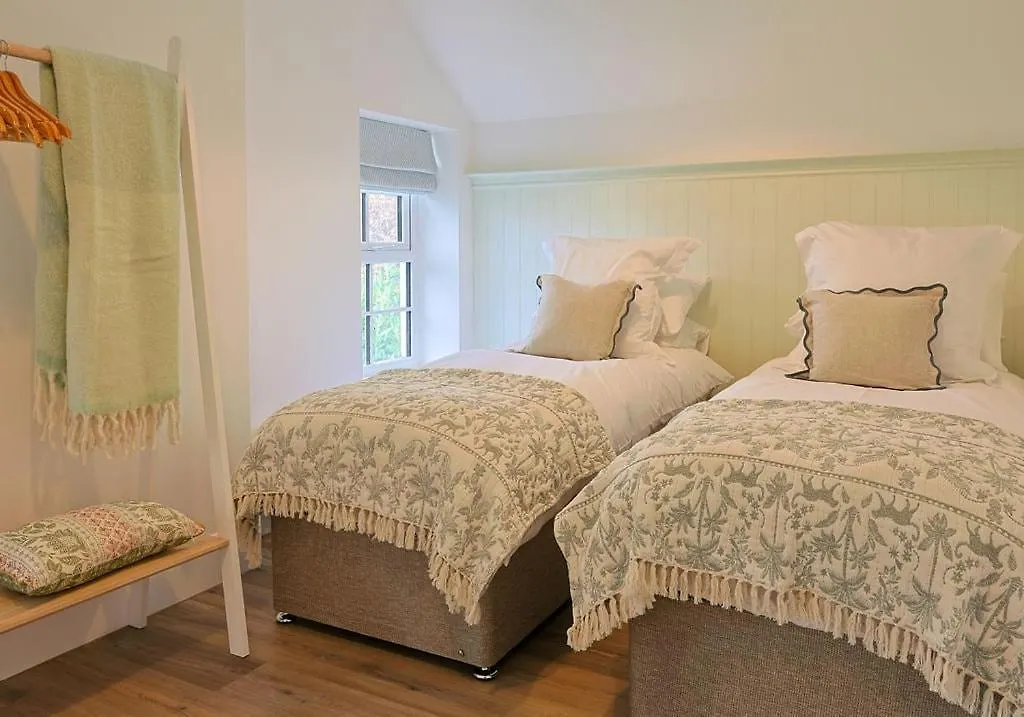 Elegant Cottage With Garden In Gower Bishopston