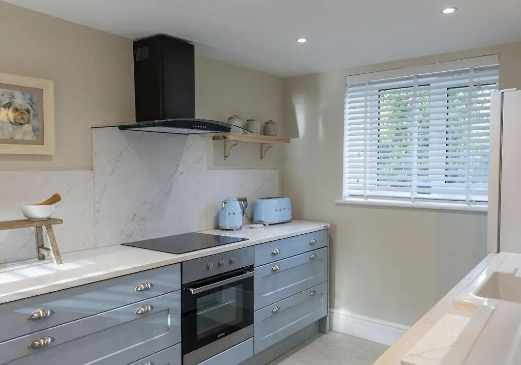 Elegant Cottage With Garden In Gower Bishopston Holiday home